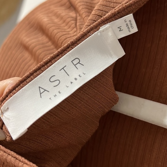 ASTR The Label Open Back Top in Nutmeg - Picture 4 of 4